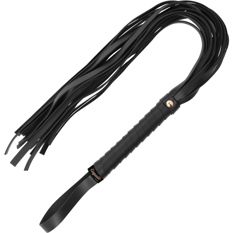 Látigo de cuero vegano Coquette Chic Desire de la marca Coquette Fantasy, con mango y detalles elegantes, para juegos de dominación y BDSM.