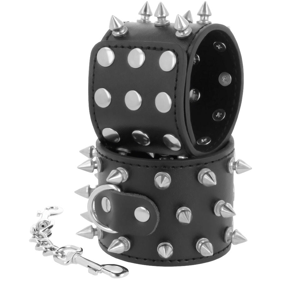 Esposas negras con pinchos de la marca Darkness Bondage, diseño de calaveras y huesos para bondage y juegos eróticos.