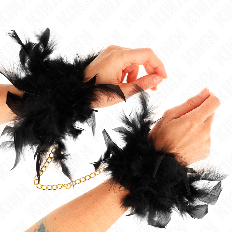 Esposas de plumas negras KINK con cadena dorada, modelo 1, para restricción y juego de roles.