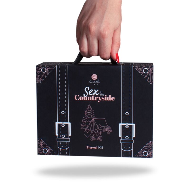 Kit de viaje SECRETPLAY Sex in the Countryside con juguetes y accesorios para adultos, en colores variados.