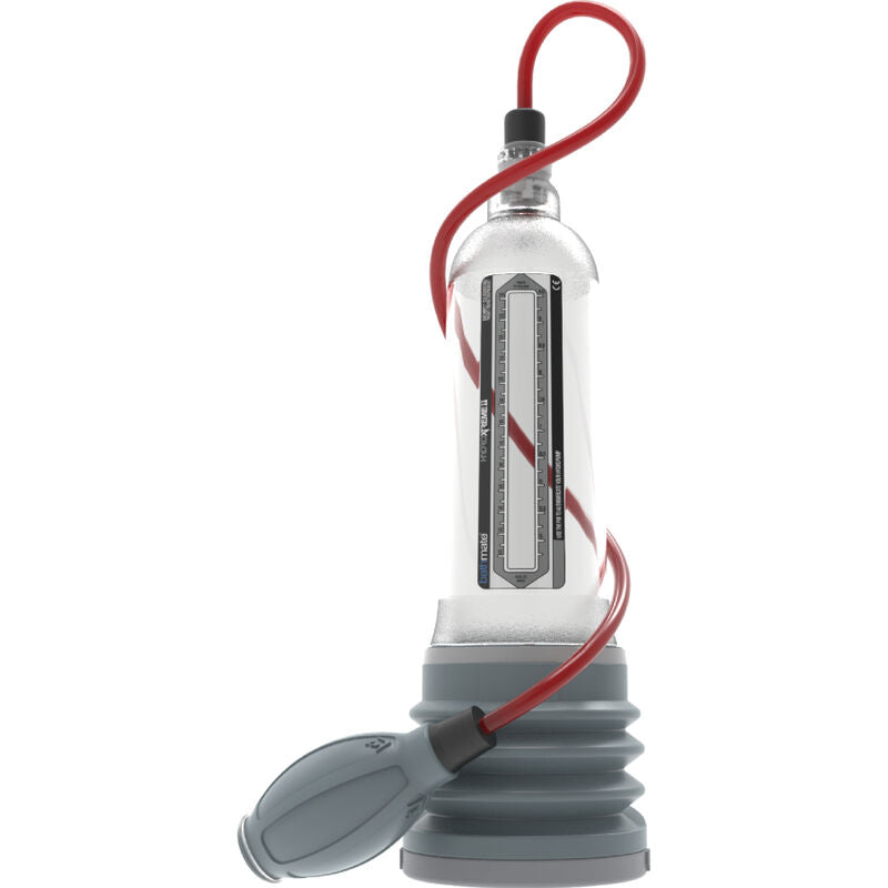 Bomba para pene Bathmate HydroXtreme 11 en uso, muestra el dispositivo de bombeo para aumento masculino.