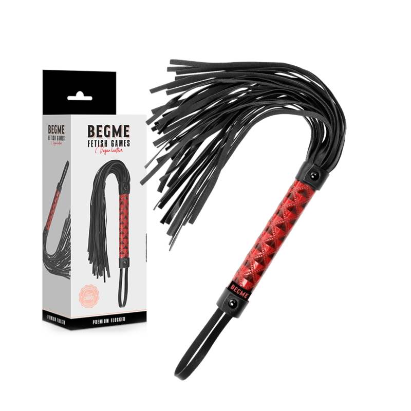 Latigo de cuero vegano de la colección BEGME Red Edition, con diseño elegante y resistente, en color rojo.