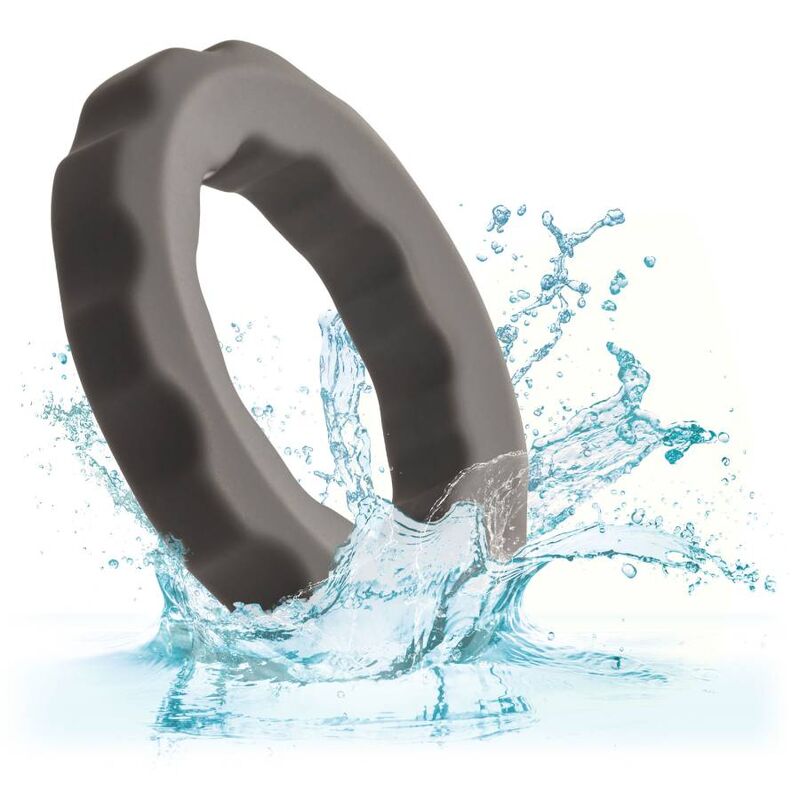 Anillo erector gris de la marca Calexotics Alpha Erect Ring, diseñado para mejorar la erección y la duración.