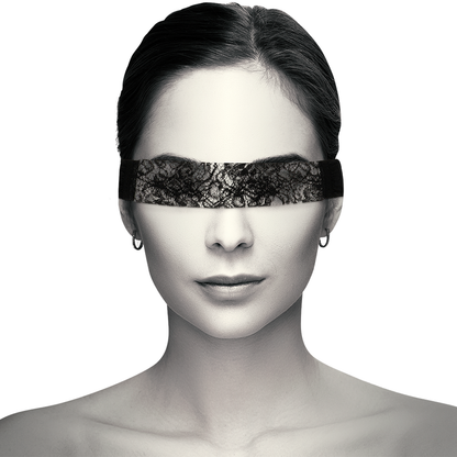 Antifaz de encaje negro Coquette Chic Desire con cinta, elegante accesorio para dormir o disfraces.