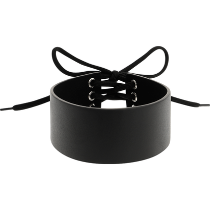 Cadena choker de cuero vegano de la colección Coquette Chic Desire, con diseño elegante y moderno.