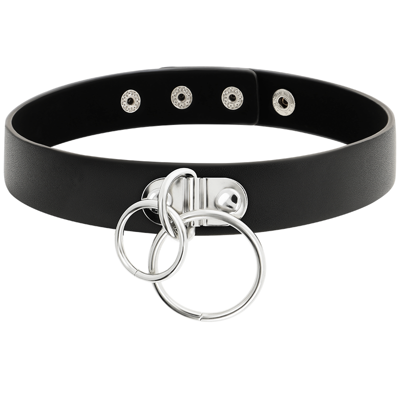 Collar choker de cuero vegano doble con anillas de la marca Coquette Accessories, con diseño elegante y moderno.