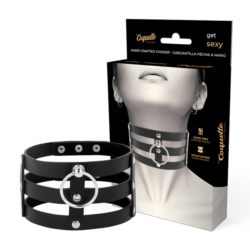 Collar tipo choker de cuero vegano con estilo fetiche de la marca COQUETTE ACCESSORIES, en color negro y diseño ajustado