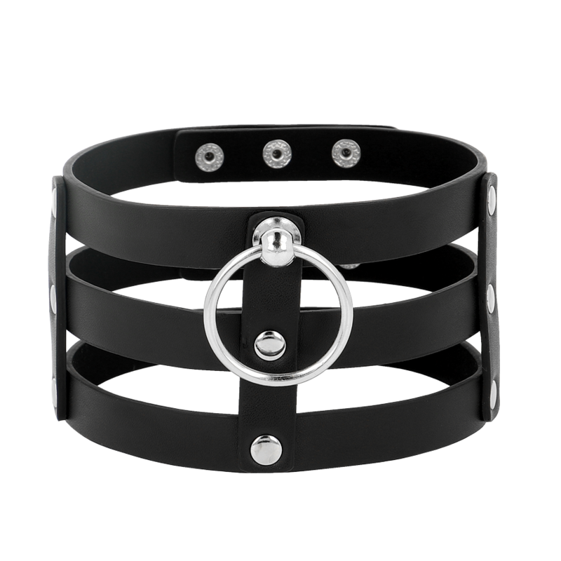 Collar tipo choker de cuero vegano con estilo fetish de COQUETTE ACCESSORIES, diseño elegante y moderno.