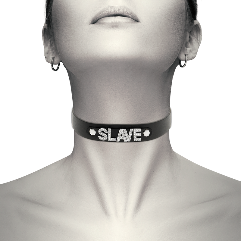 Collar choker de cuero vegano Coquette Chic Desire de la marca Coquette Accessories, estilo elegante y moderno.