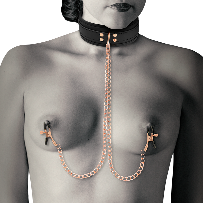 Collar de fantasía Coquette Fantasy Chic Desire con pinzas para pezones y forro de neopreno, diseñado para la moda íntima.