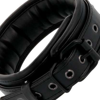Collar con cadena negro de la marca Darkness Bondage, con diseño ajustable y detalles en metal para uso BDSM.
