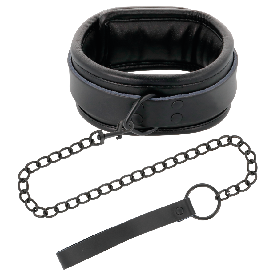 Collar negro con cadena de la marca DARKNESS BONDAGE, accesorios de cuero y metal para restricción y moda alternativa.