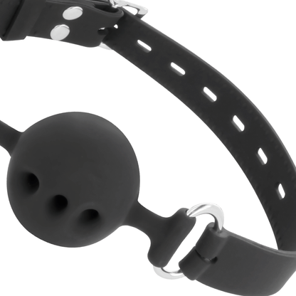Mordaza transpirable de silicona negra de la marca DARKNESS BONDAGE, ideal para restricción cómoda y segura.