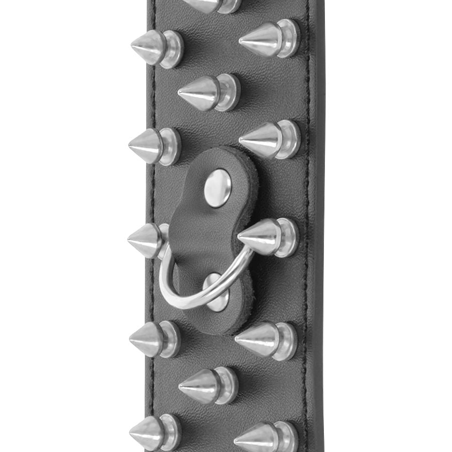 Esposas negras con pinchos y calaveras en diseño de Darkness Bondage, ideales para juego de restricción y bondage.