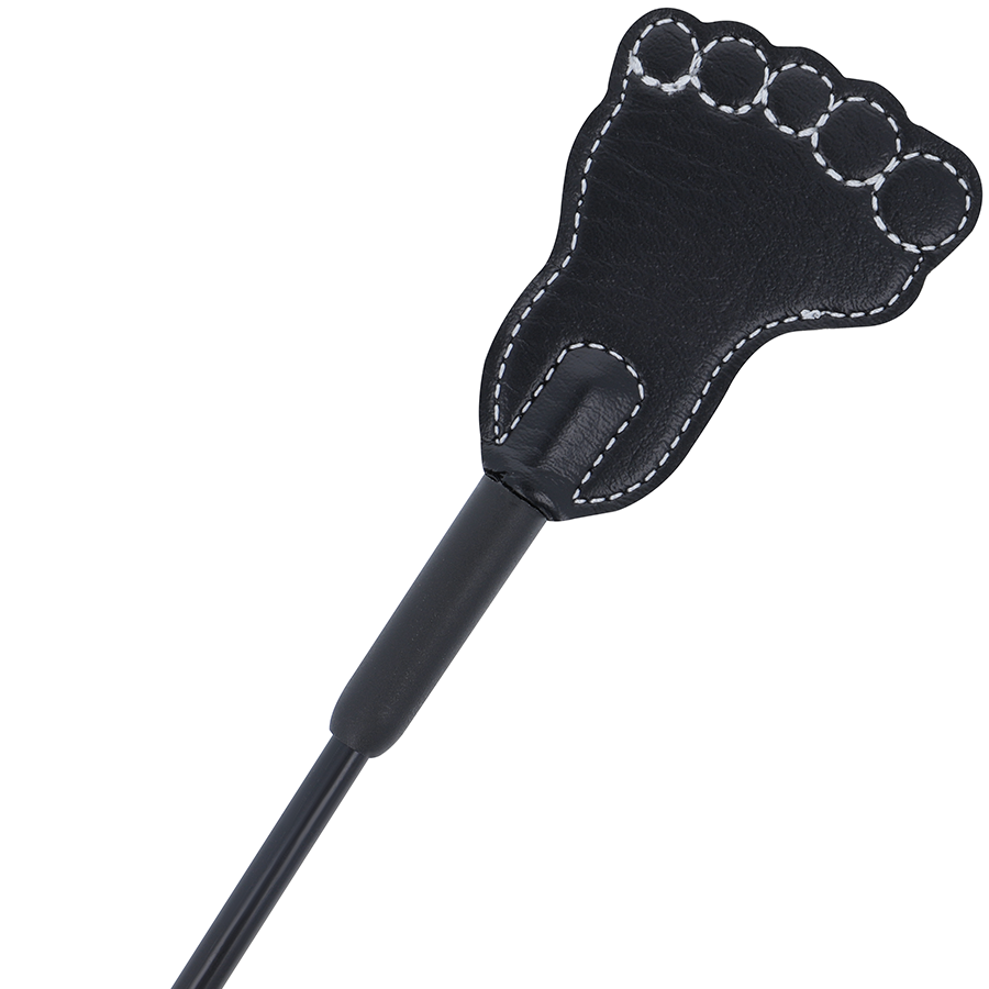 Fusta y látigo negros de fetish Darkness Sensations, accesorios de cuero para juegos BDSM y BDSM de estilo oscuro.