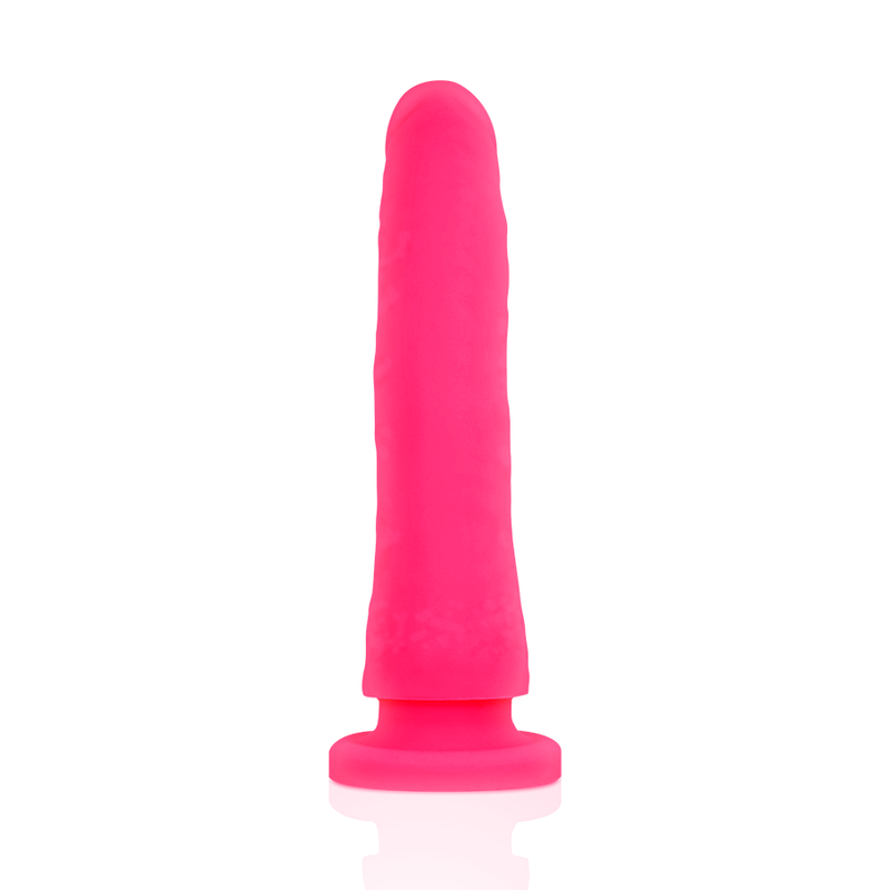Dildo realista de silicona médica rosa de 17 cm de la marca DELTACLUB, con diámetro de 3 cm, en imagen.