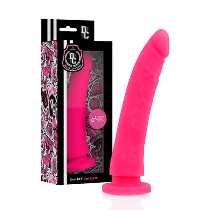 Arnés y dildo de silicona médica rosa de 17 cm y 3 cm de ancho, del kit DELTA CLUB para uso íntimo.