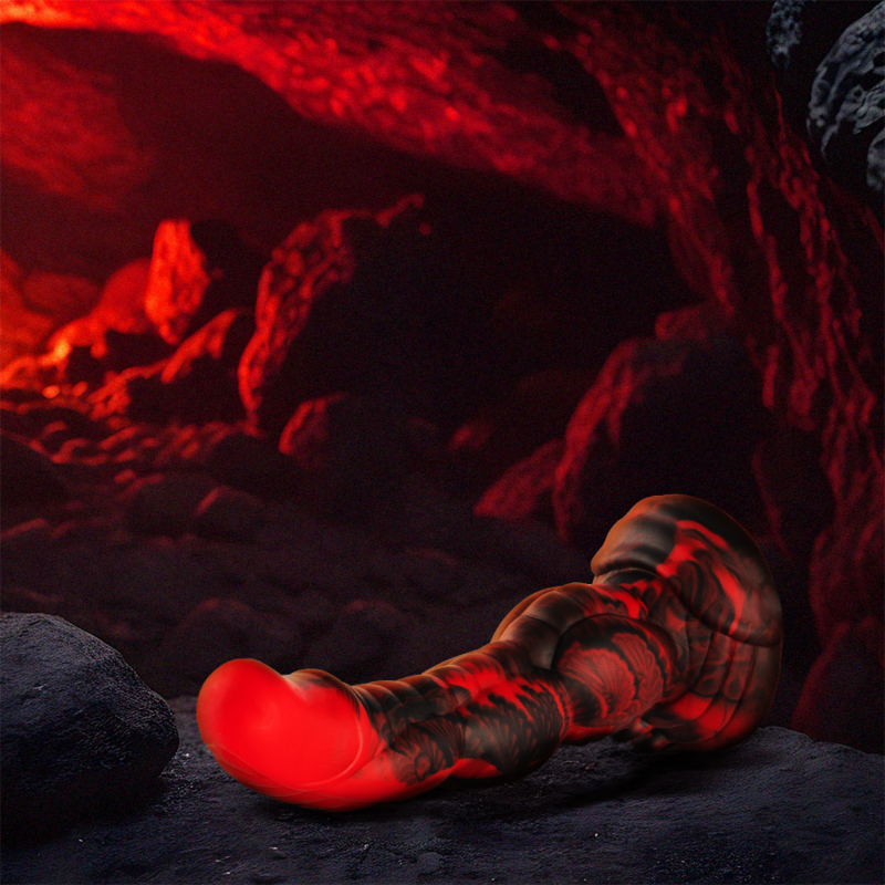 Dildo EPIC ARES Pasión Combativa de silicona de color negro, con diseño realista y textura detallada para uso íntimo.
