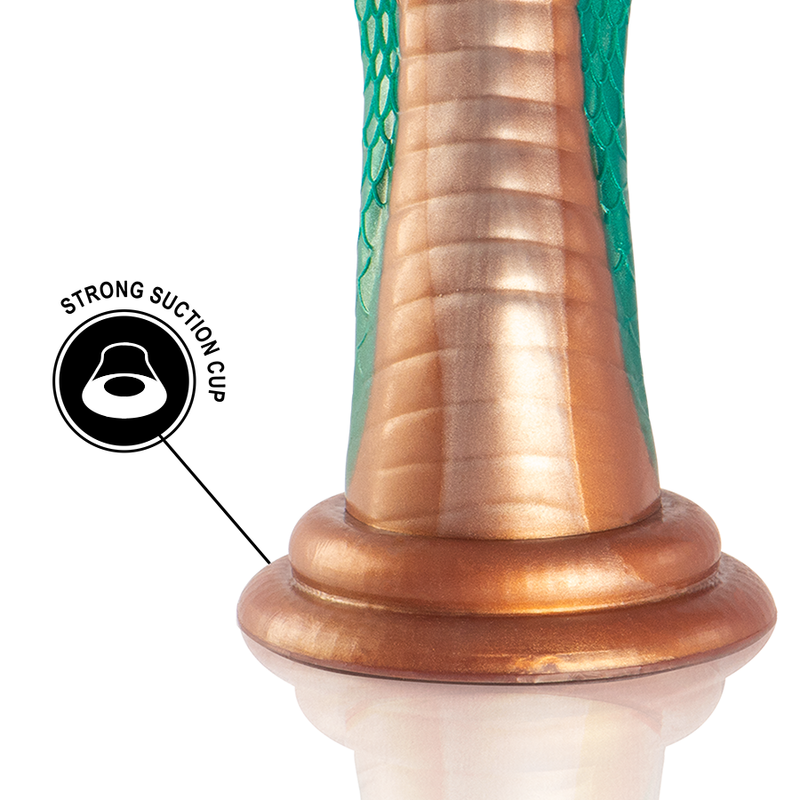 Dildo Cobra Verde de la marca EPIC, con forma realista y textura detallada, ideal para uso íntimo.