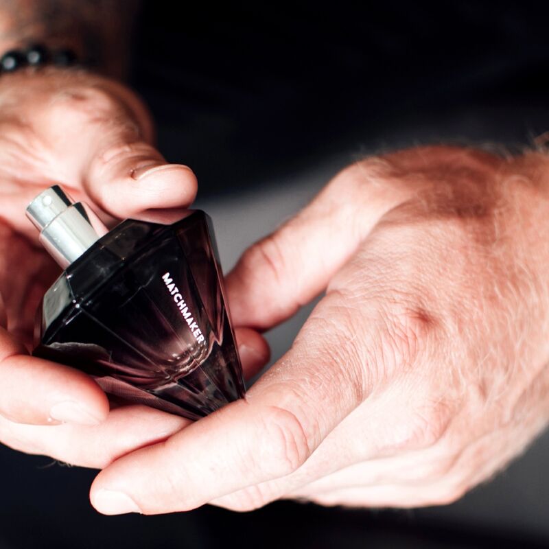 Perfume EYE OF LOVE Matchmaker Black Diamond con feromonas para él, frasco de 30 ml, envase con aroma seductor y elegante.