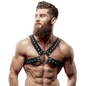 Arnés de ecopiel para hombre con tachuelas, cruzado en el pecho, diseño fetish y submisivo de la marca FETISH SUBMISSIVE ATTITUDE.