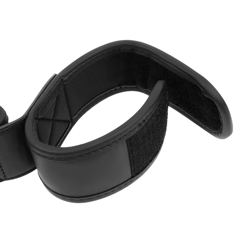 Barra separadora de bondage FETISH SUBMISSIVE con forro de neopreno, diseñada para restricción y control en juegos BDSM.