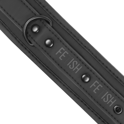 Esposas de cuero vegano con forro de neopreno de la marca FETISH SUBMISSIVE BONDAGE, ideales para juegos de restricción.