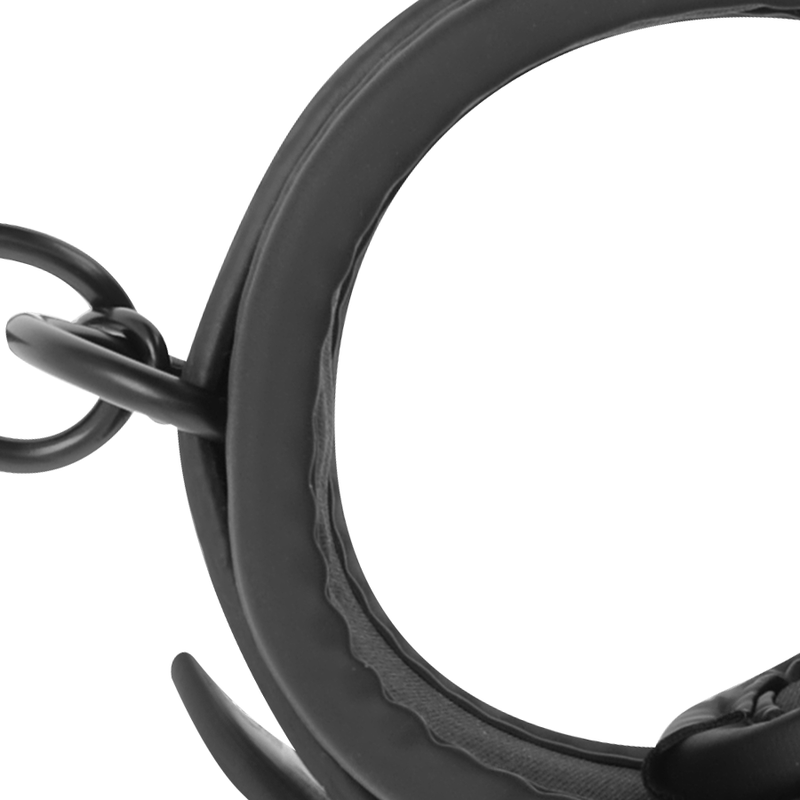 Esposas de tobillos de cuero vegano con forro de neopreno de la marca FETISH SUBMISSIVE BONDAGE, ideales para juego de bondage.