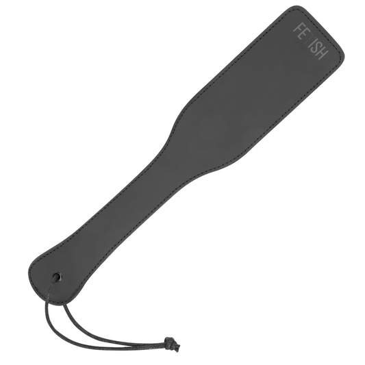 Fusta de cuero vegano para BDSM de la marca Fetish Submissive Bondage, con detalles de cuero y cierre ajustable.