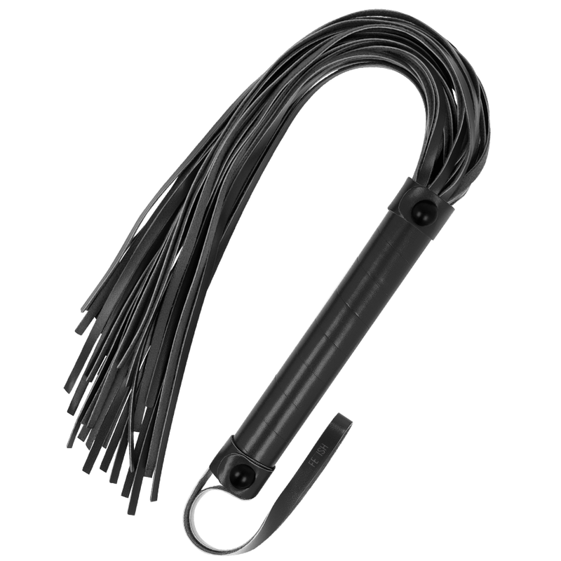 Látigo de cuero vegano FETISH SUBMISSIVE de la marca FETISH SUBMISSIVE BONDAGE sobre fondo neutro.