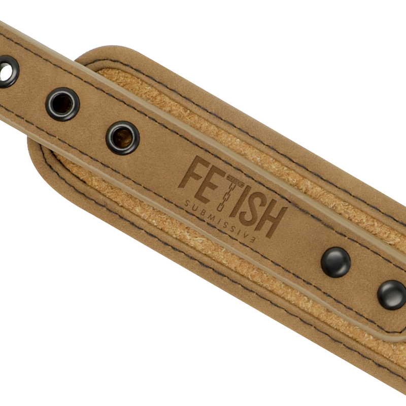 Collar con cadena de la marca Fetish Submissive Origin, forro de neopreno, diseño para juego de roles y dominación.