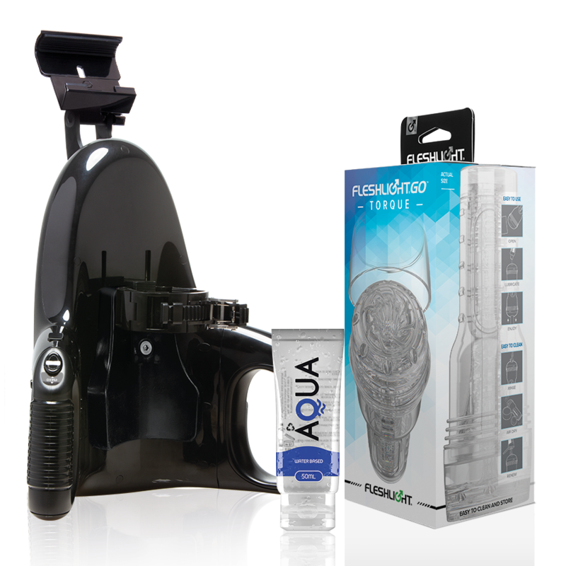 Masturbador FLESHLIGHT GO TORQUE ICE con lanzador universal y lubricante Aqua Quality 50 ml, en un fondo neutro.