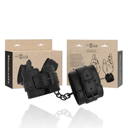 Esposas de cuero vegano INTENSE FETISH, accesorios de BDSM con cierre metálico y diseño resistente para juegos de dominación.