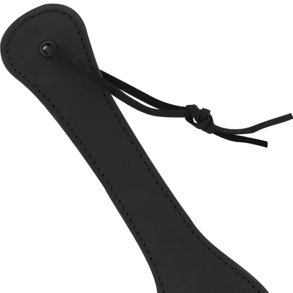 Pala de cuero vegano INTENSE FETISH, herramienta de juego de bondage con mango acolchado y superficie resistente para prácticas BDSM.