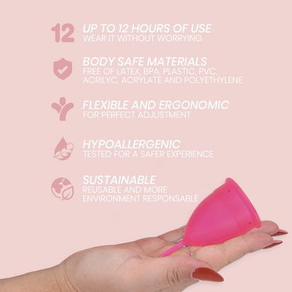 Copa menstrual de silicona médica INTIMICHIC talla S, vista frontal mostrando su diseño suave y flexible para uso femenino.