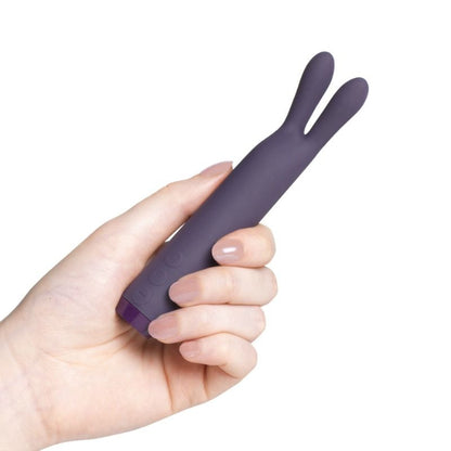 Vibrador con forma de conejo en color lila de la marca JE JOUE, diseñado para placer y estimulación.