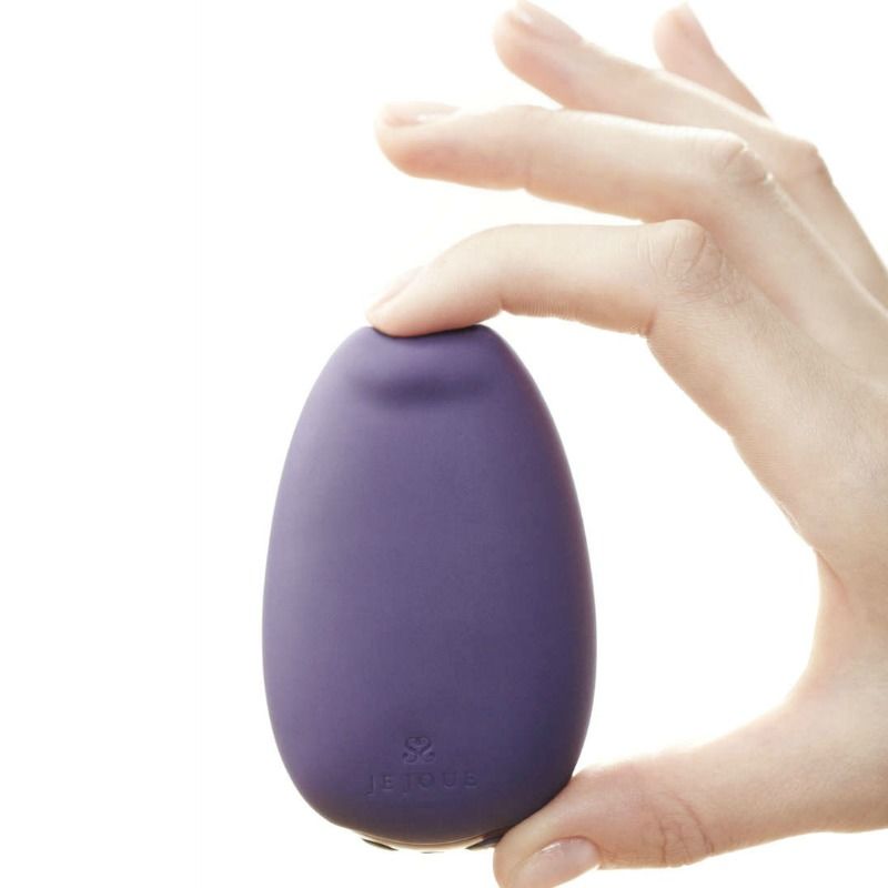 Masajeador Mimi Soft de color morado de la marca JE JOUE, con diseño ergonómico y suave para masajes relajantes.