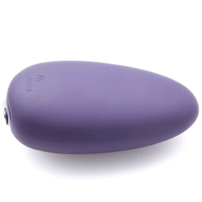 Masajeador Mimi Soft de color morado de la marca JE JOUE, con diseño compacto y suave para relajación.