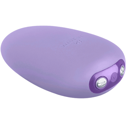 Masajeador Mimi Soft de JE JOUE en color morado, con diseño compacto y suave para masajes relajantes.