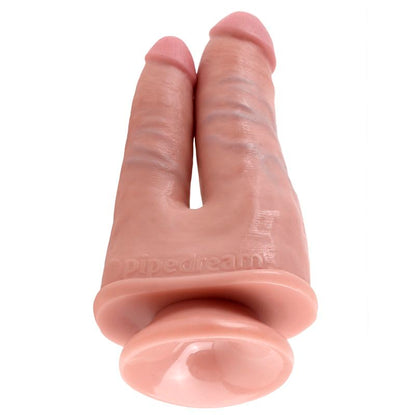 Vibrador King Cock de doble penetración con diseño natural, muestra detalles realistas y textura en acabado de silicona.