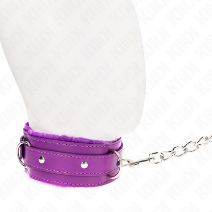 Collar con correa ajustable KINK en color morado, con restricciones y dimensiones de 36-42 cm x 5.5 cm, para uso en juegos de restricción