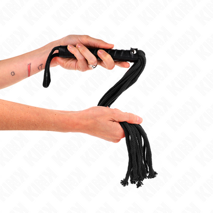Látigo de cuerda negro de 56 cm de la marca KINK Impact & Touch, con cuerda resistente y asa ergonómica para uso sensual.