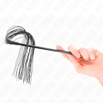 Látigo de silicona de 60 cm de la marca KINK Impact & Touch, con cuerda flexible y textura suave para uso en juegos de dominación.