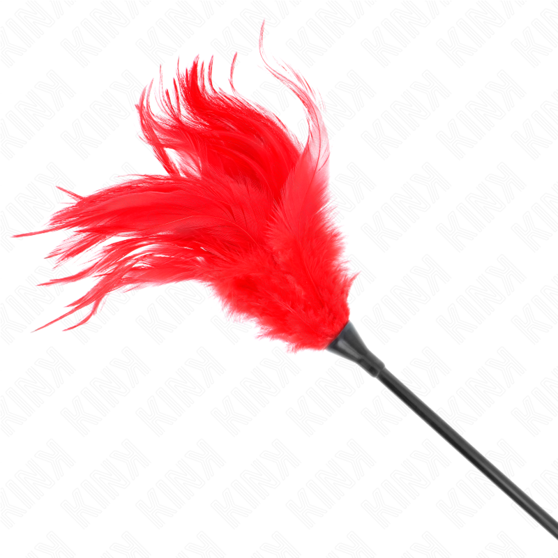 Plumas múltiples para cosquillas KINK en color rojo, de 45 cm, con mango y caídas suaves, para juegos sensuales.
