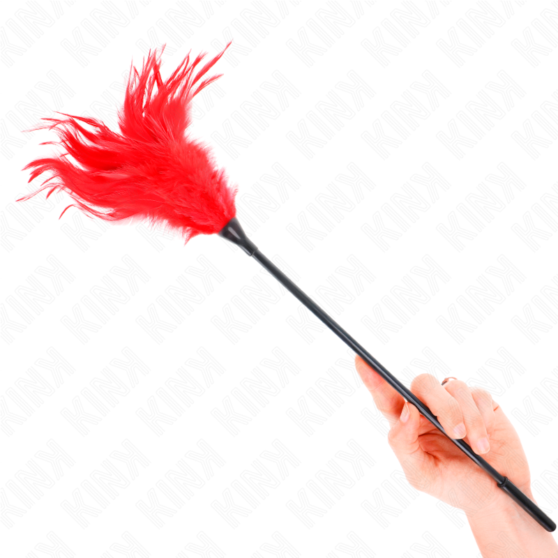 Plumas múltiples rojas de 45 cm para cosquillas de KINK Impact & Touch, con plumas suaves y color vibrante.