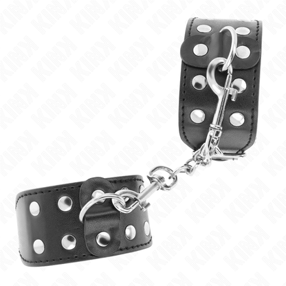 Muñequera ajustable KINK con doble línea de tachuelas en color negro, hecha de material resistente, para restricción y juego de roles.