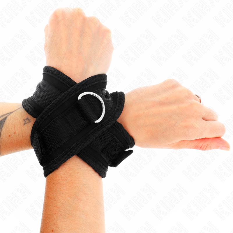 Muñequera cruzada negra de 34x5.5 cm de KINK WRIST RESTRAINT, resistente y ajustable para uso en juegos de restricción.
