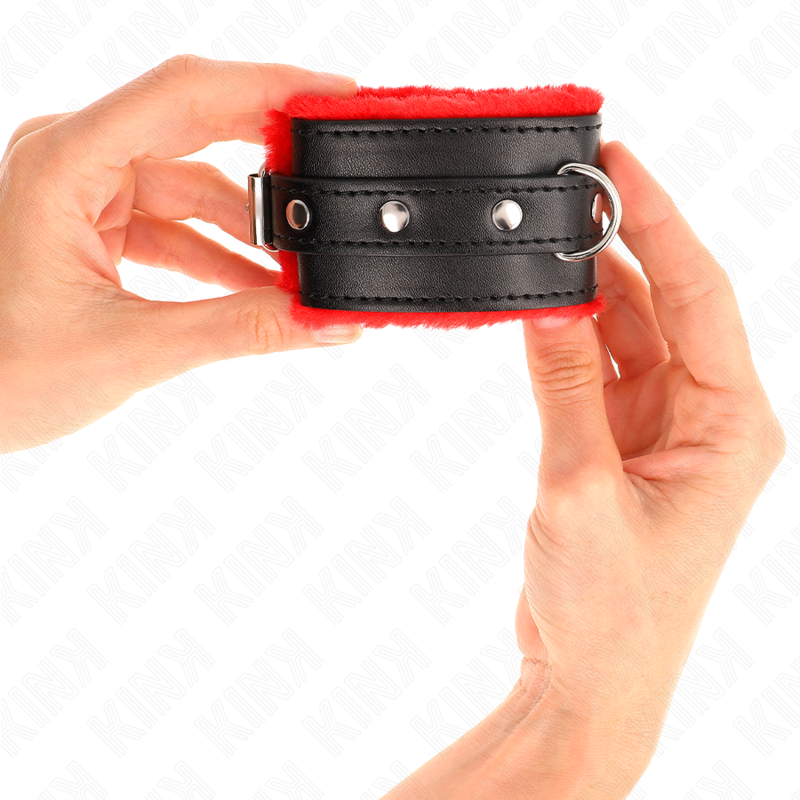 Muñequera forrada premium KINK roja con correa negra ajustable de 17 a 29 cm y 6 cm de ancho, resistente y cómoda.