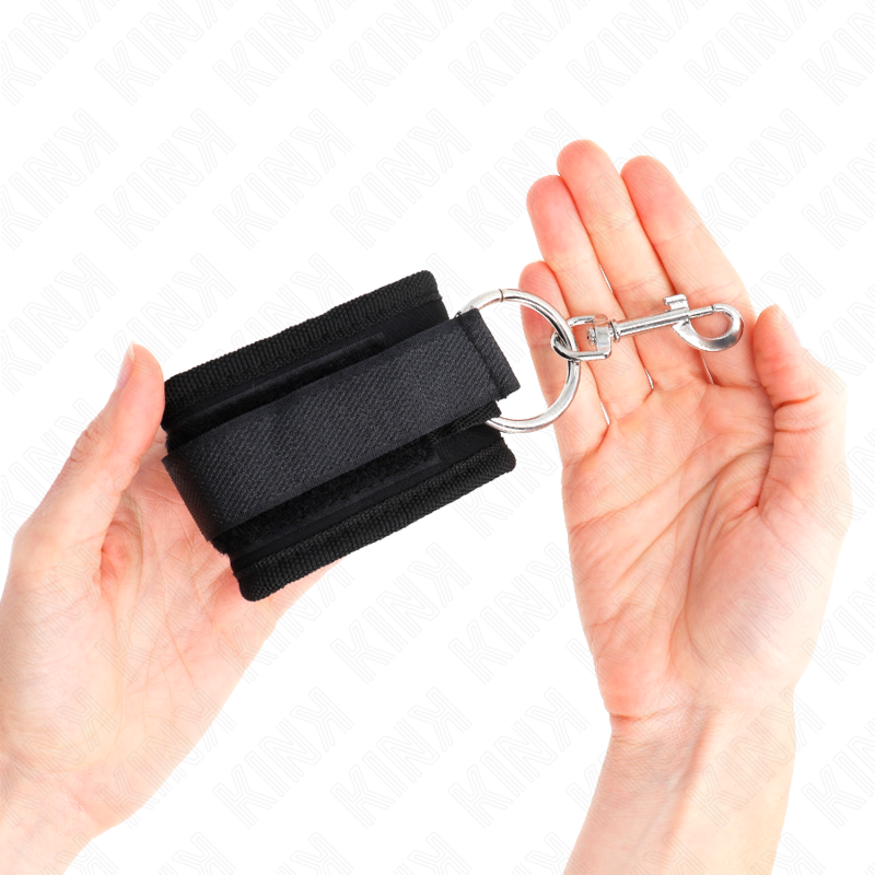 Muñequeras negras ajustables KINK WRIST RESTRAINT de 18-35 cm y 6 cm para restricción de muñecas.