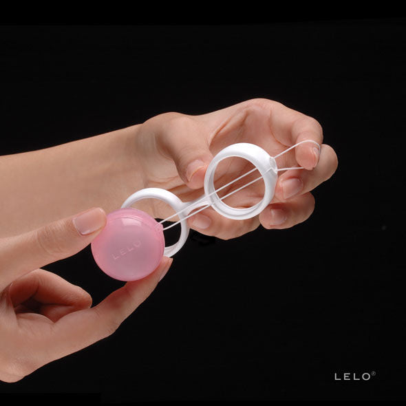Bolas Kegel LELO Luna Beads Mini, pequeñas y elegantes, diseñadas para fortalecer los músculos pélvicos.